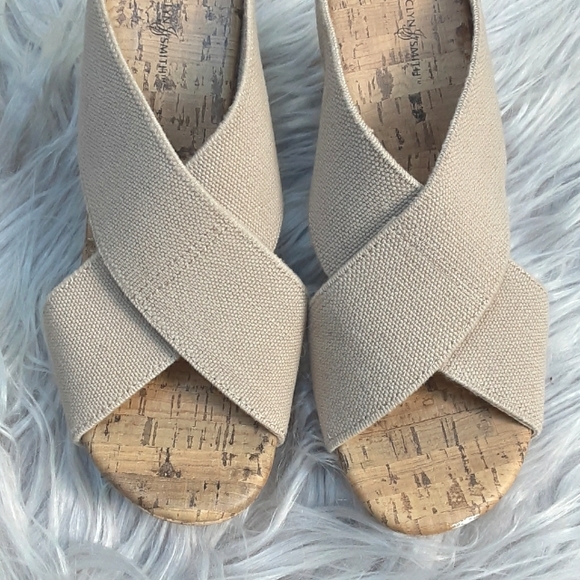 Jaclyn Smith Sandals - Picture 3 of 8